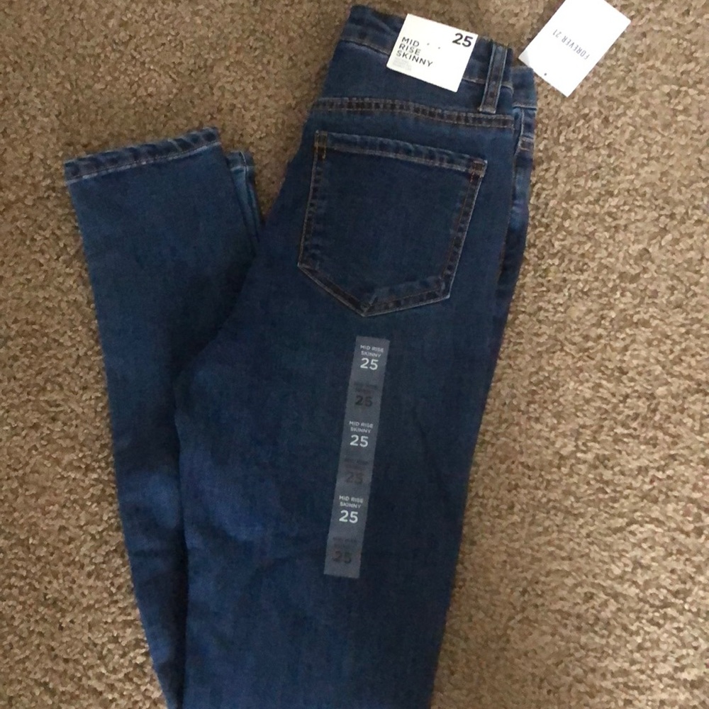 Forever 21 Mid Rise Skinny Jeans brand new!
